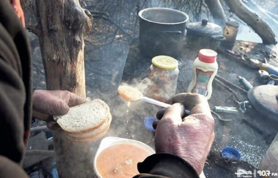 Gorąca zupa dla bezdomnych