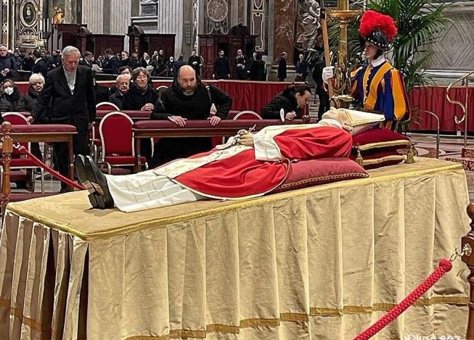 Delegacja diecezji radomskiej na pogrzebie Benedykta XVI