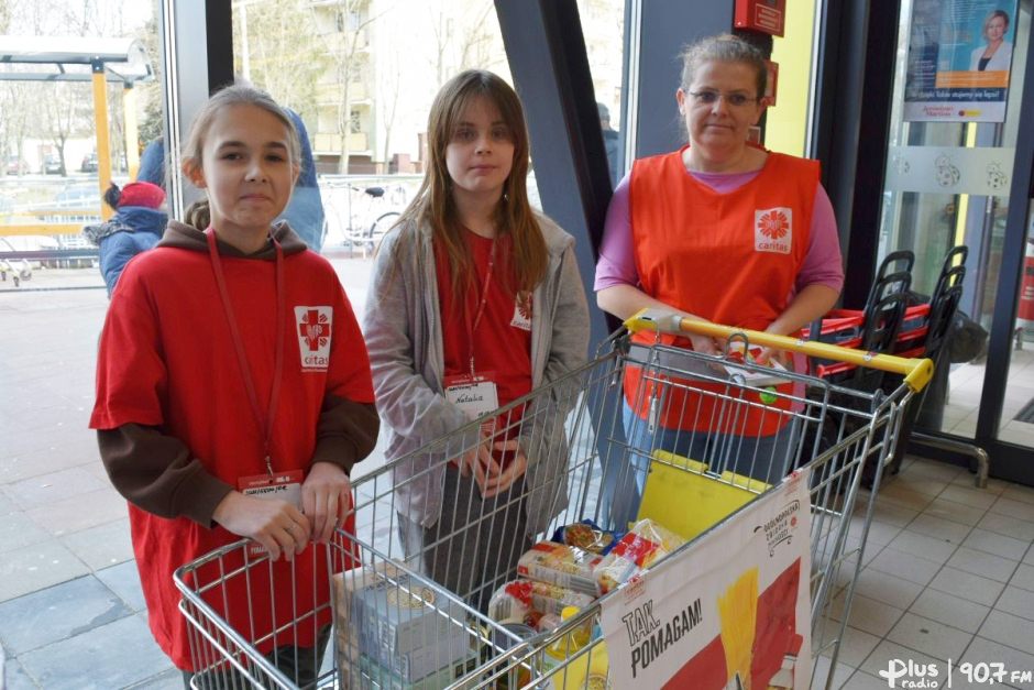 Wolontariusze Caritas zbierali żywność dla potrzebujących